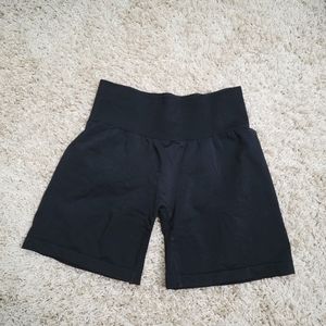 NVGTN solid seamless shorts
